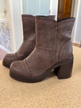 Jellypop Classy Brown Faux Leather Platform Heel Boots 6.5 New Zip Closure